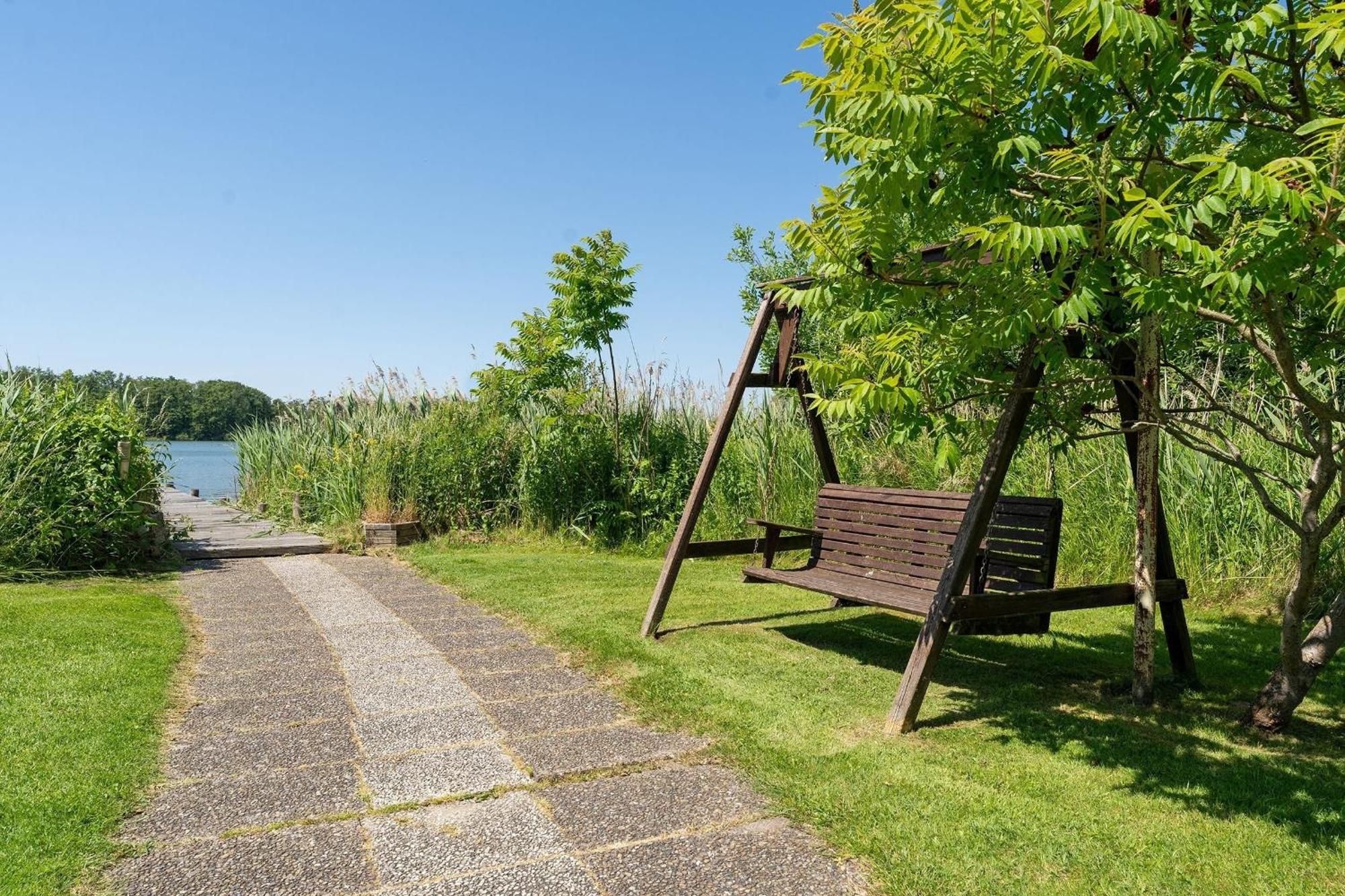 Haus Schwanensee Maritimes Ferienappartement Am Ploener See Bosau Exterior foto